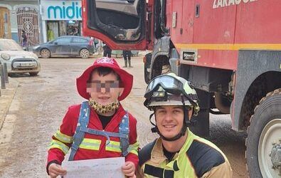 El regalo de un niño de Catarroja a los bomberos de la Diputación de Zaragoza