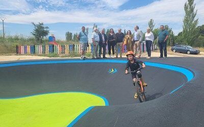 Garrapinillos inaugura su nuevo circuito “pump track” para bicicletas y monopatines, financiado por la DPZ con 100.000 euros a través del convenio de barrios rurales