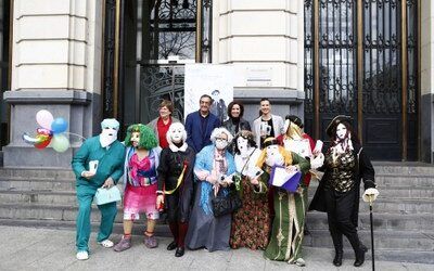 Las mascarutas de Épilan llegan a Zaragoza para invitar a participar en el carnaval más famoso de la provincia