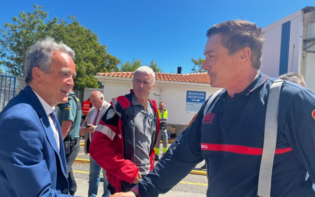 Sánchez Quero visita Zuera para conocer de primera mano la situación tras el incendio de una empresa química