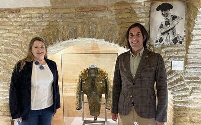 El museo de la plaza de toros de la DPZ expone un traje de luces de Nicanor Villalta cedido por la Casa de Aragón en Madrid