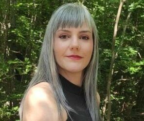 Isabel García Calvo, ganadora del IV Premio de Cómic Santa Isabel de Portugal de la Diputación de Zaragoza por su obra “La sangre que te trajo”