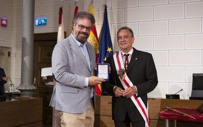 Sergio del Molino, medalla de Santa Isabel de Portugal: “No puede haber literatura, debate público ni política si no nos empeñamos en comprender a los demás”