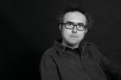 ÁNGEL GRACIA GANA EL XXXI PREMIO SANTA ISABEL DE POESÍA DE LA DIPUTACIÓN DE ZARAGOZA POR ‘LARGA NOCHE DE LAS APARICIONES’