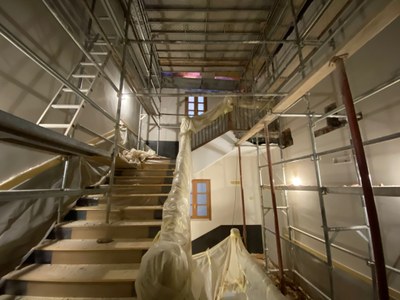 LA DIPUTACIÓN DE ZARAGOZA REFORMA Y AMPLÍA LA ESCALERA PRINCIPAL DEL CENTRO ASOCIADO A LA UNED EN CALATAYUD