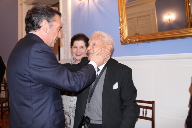 La DPZ reconoce la gran trayectoria profesional de Francisco Cano «Canito», decano de los fotógrafos taurinos