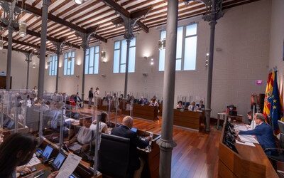 La Diputación de Zaragoza concede la medalla de Santa Isabel a los 12 presidentes democráticos de la institución