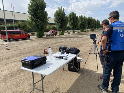 Los bomberos de la DPZ y las industrias de la Ribera Baja colaboran para mejorar la seguridad mediante el uso de drones