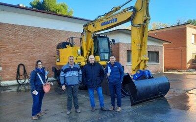 La Diputación de Zaragoza continúa renovando su parque de maquinaria con la adquisición de una nueva retroexcavadora