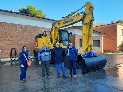 La Diputación de Zaragoza continúa renovando su parque de maquinaria con la adquisición de una nueva retroexcavadora