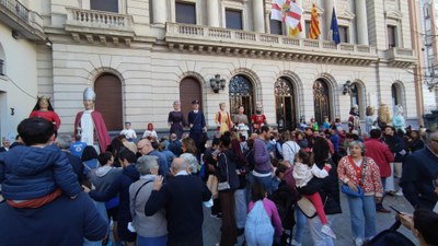 La Diputación de Zaragoza reúne a 25 gigantes y gigantonas para conmemorar el Día de la No Violencia
