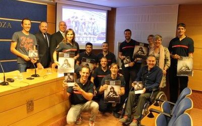 Los bomberos de la Diputación de Zaragoza editan un calendario solidario a beneficio de Fundación Aragonesa de Esclerosis Múltiple