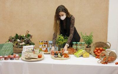 El palacio de Sástago acoge desde mañana viernes y hasta el domingo a mediodía la I Muestra Agroalimentaria de Zaragoza Provincia
