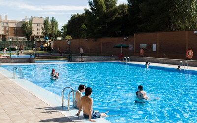 Las piscinas de la residencia Pignatelli inician la temporada de verano tras una inversión de 155.000 euros en mejoras