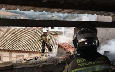 Los bomberos de la Diputación de Zaragoza recuerdan la necesidad de hacer un buen mantenimiento de chimeneas y estufas