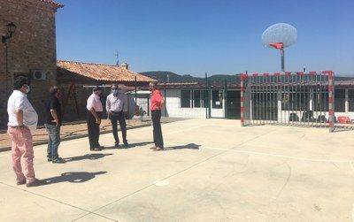 SÁNCHEZ QUERO SE REÚNE CON LOS ALCALDES DE ALDEHUELA DE LIESTOS Y DE ORCAJO
