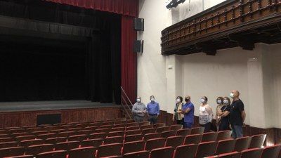 EL PRESIDENTE DE LA DIPUTACIÓN DE ZARAGOZA VISITA LA REMODELACIÓN DEL CINE OLIMPIA Y LOS PARQUES INCLUSIVOS DE CARIÑENA