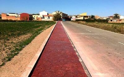 La Diputación de Zaragoza construye un andador para que los vecinos de Cabañas puedan caminar seguros hasta el cementerio