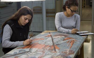 La escuela taller de la Diputación de Zaragoza restaura una tabla policromada de la ermita de Santa Ana de Orera
