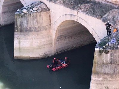 Los bomberos de la DPZ realizan un simulacro sobre cómo llevar a cabo una búsqueda en el embalse de Mequinenza