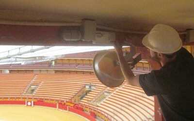 Los alumnos de la escuela taller impulsada por la DPZ renuevan la iluminación y los aseos de la plaza de toros de la Misericordia
