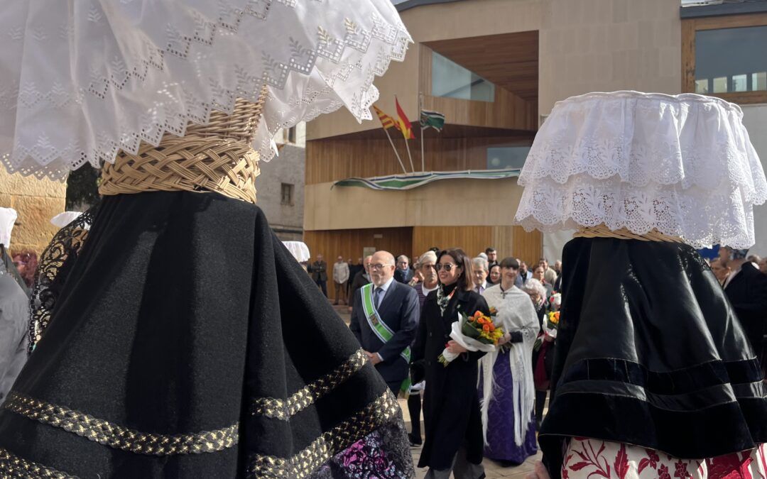 Ladrero resalta la singularidad y el sentimiento de orgullo de la procesión de las Panbenditeras de Escatrón