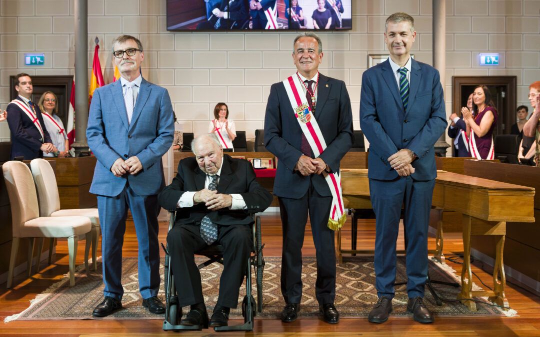 La Diputación de Zaragoza entrega la medalla de Santa Isabel a CERMI Aragón, José Luis González Uriol y Víctor Juan Borroy