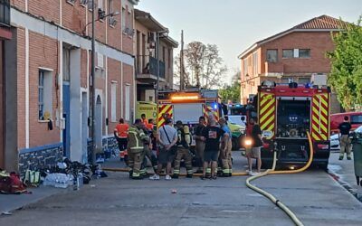 Un bombero de la Diputación de Zaragoza y un trabajador fallecen en el incendio de un taller mecánico en Calatorao